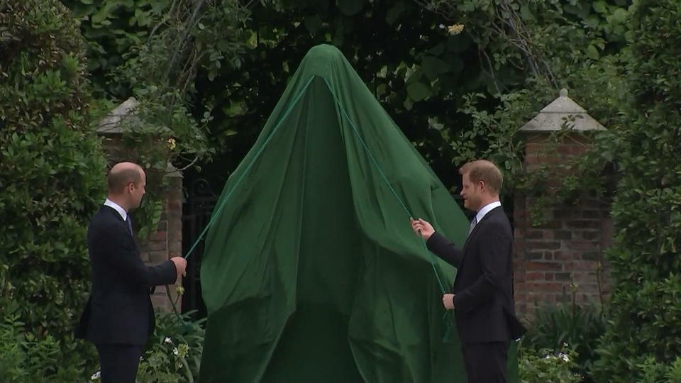 60. Geburtstag der "Prinzessin der Herzen" Harry und William enthüllen gemeinsam Diana-Statue