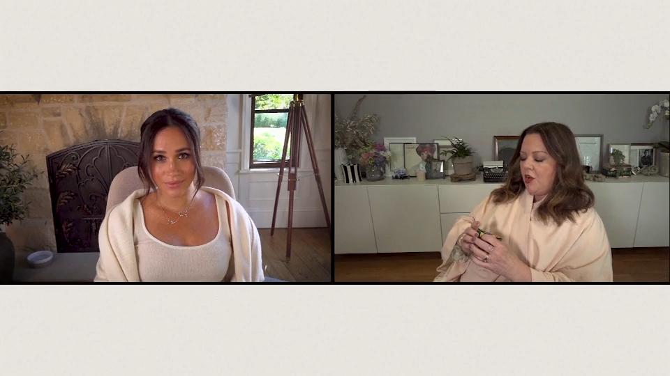 Plötzlich crasht Prinz Harry das Video Meghan Markle und Melissa McCarthy albern rum