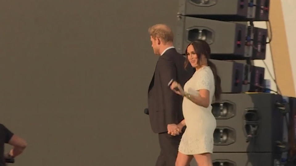 Ganz natürlich! Herzogin Meghan zeigt After-Baby-Bäuchlein