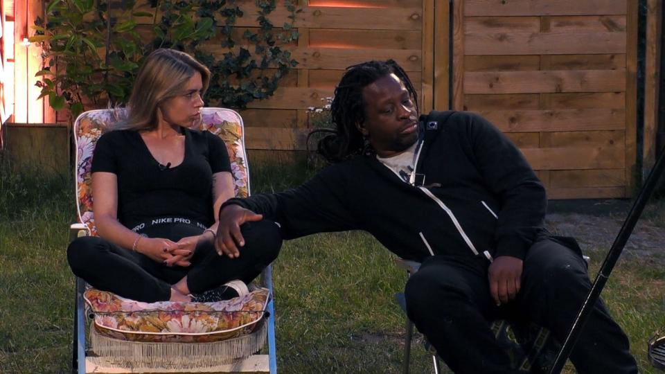 "Mir wird übel!" Adelina hat ein Problem mit Mikes (An)-Blick