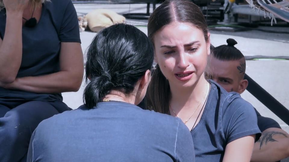 Deswegen hat sie Beziehungsprobleme! Gehorsam & Gewalt: Ekat Leonova verarbeitet ihre Kindheit
