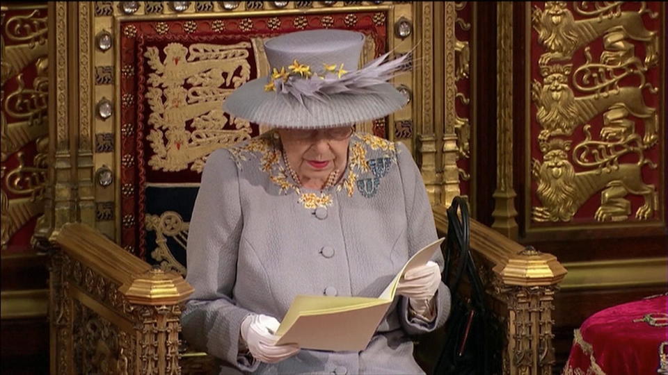 Sorge um die Monarchin Muss die Queen wegen ihrer Gesundheit zurücktreten?