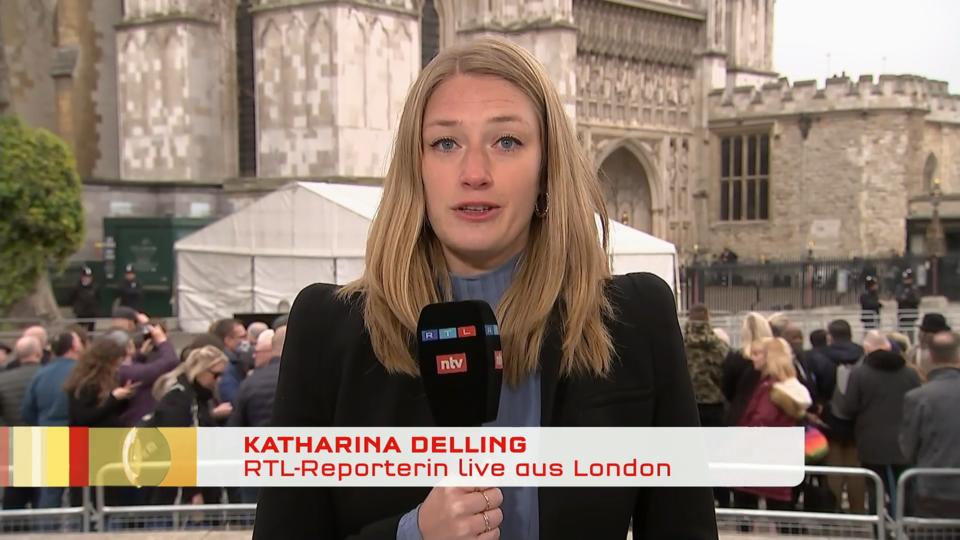 RTL-Reporterin live vor Ort Philips Trauerfeier: Queen wird von Prinz Andrew gestützt