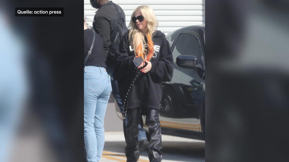 Ist die Sängerin etwa verlobt? Avril Lavigne mit XXL-Klunker
