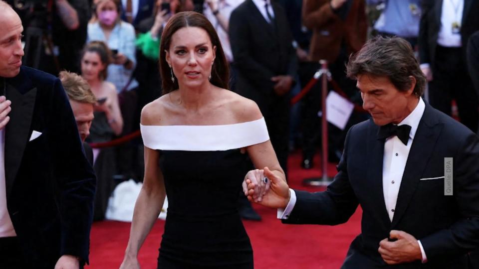 Bei "Top Gun: Maverick"-Premiere Tom Cruise hilft Herzogin Kate die Treppe rauf