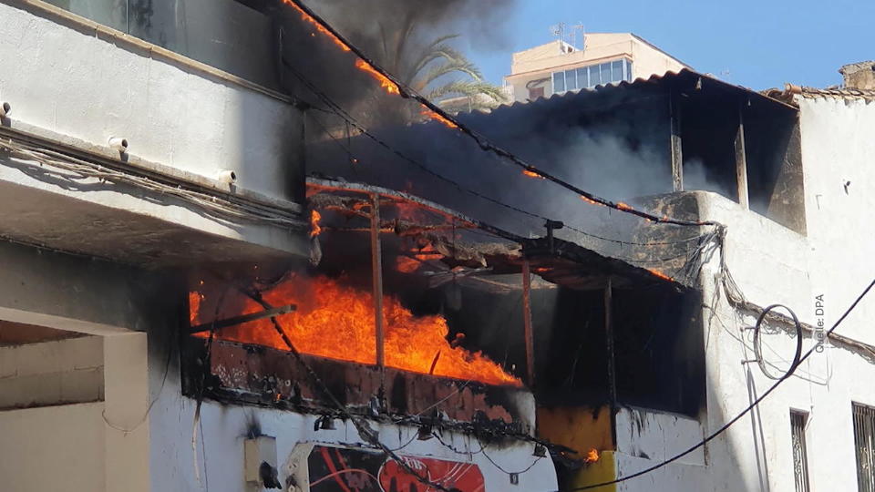 Brand in Restaurant ausgelöst 13 Deutsche auf Mallorca festgenommen