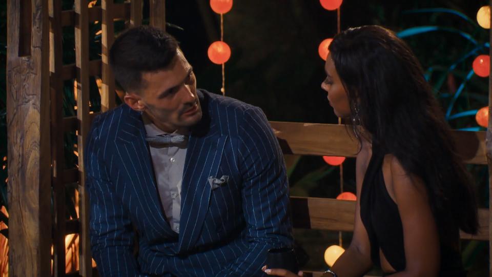 Sharon hat nur Fragezeichen im Kopf Max' Erklärung verwirrt die Bachelorette komplett