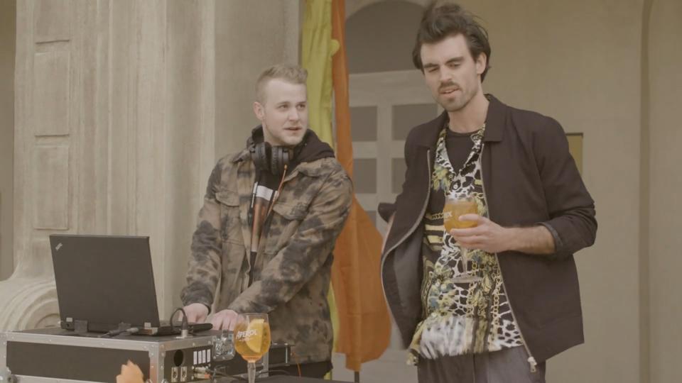 Neue Outtakes vom GZSZ-Set Hier fliegt Felix van Deventer fast weg