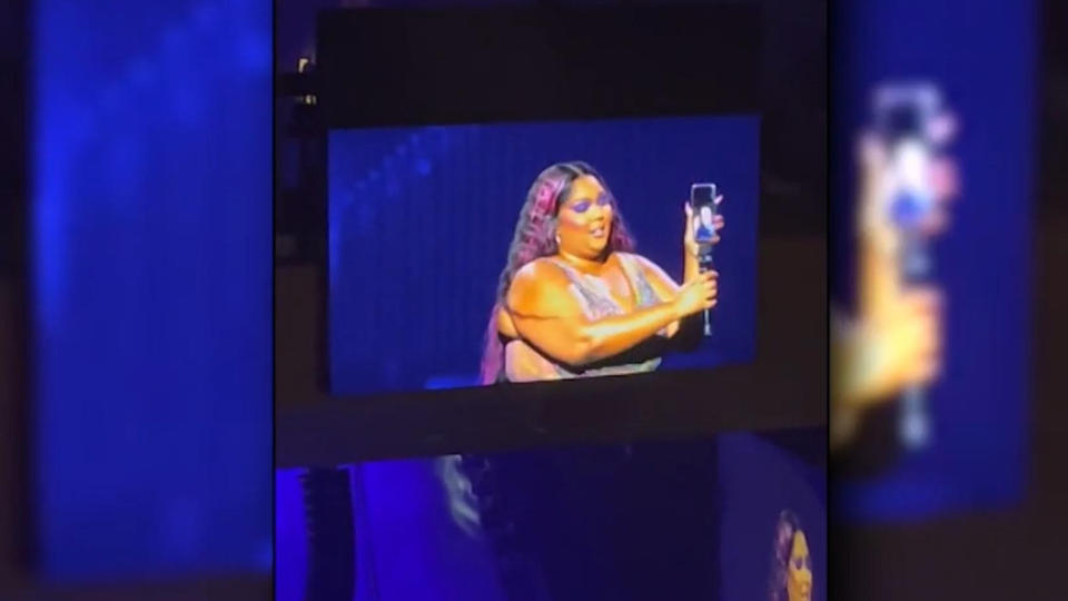Vor XXL-Publikum Popstar Lizzo macht Fan-Ex eine Ansage