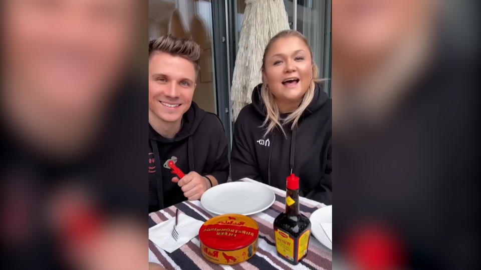 Ekel-Challenge 3...2...1...WÜRGH! Sophia Thiel probiert den Stinkefisch