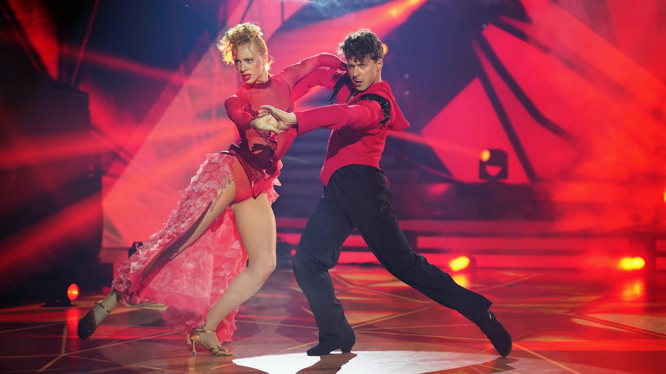 Einzigartiger Paso Doble bei "Let's Dance" Anna Ermakova bleibt das Maß der Dinge