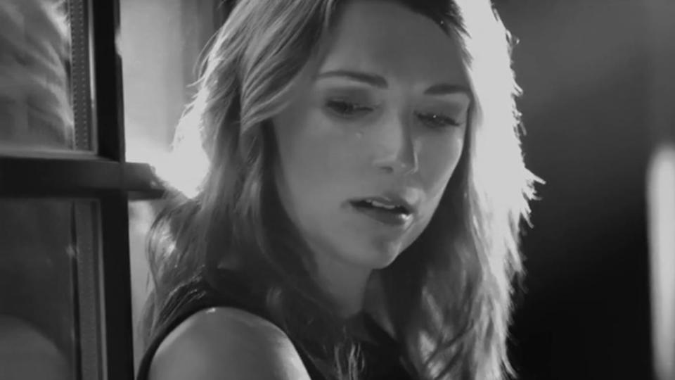 "Grau wird bunt"! Premiere für GZSZ-Star GZSZ-Star Iris Mareike Steen bringt ihr erstes Album raus