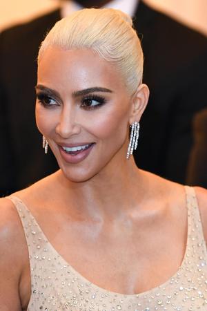 Darum sorgt Kim Kardashian für mehr Platz im Höschen 