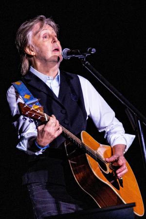 Paul McCartney zeigt bei Auftritt ein Video von Johnny Depp