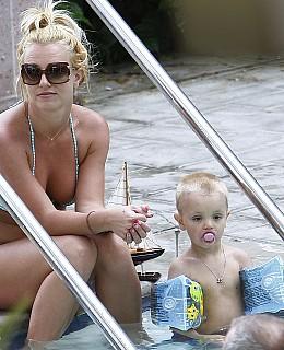 Britney Spears Intim Tattoo Pool Kinder 