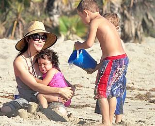 Nadya Suleman Kinder Babys Strand Wasser