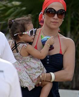 Jennifer Lopez Zwillinge Max Emme am Pool
