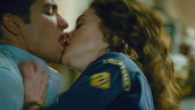 Anne Hathaway Jake Gyllenhaal Love and other Drugs