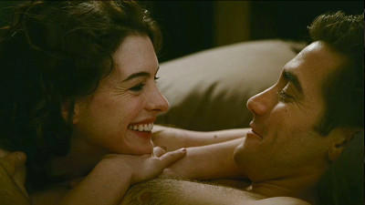 Anne Hathaway Jake Gyllenhaal Love and other Drugs