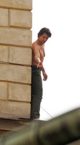 Tom Cruise oben ohne