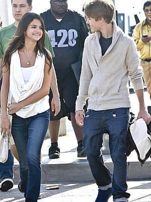 Selena Gomez Justin Bieber Händchen haltend