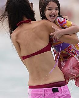 Katie Holmes suri cruise strand schwimmen schlank dünn muskeln schwangerschaftsstreifen
