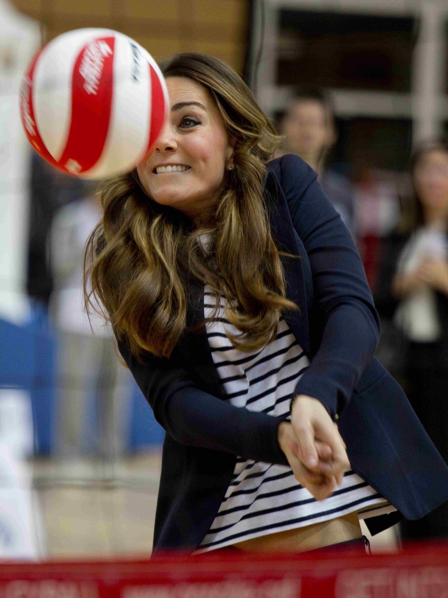Herzogin Catherine beim Volleyball