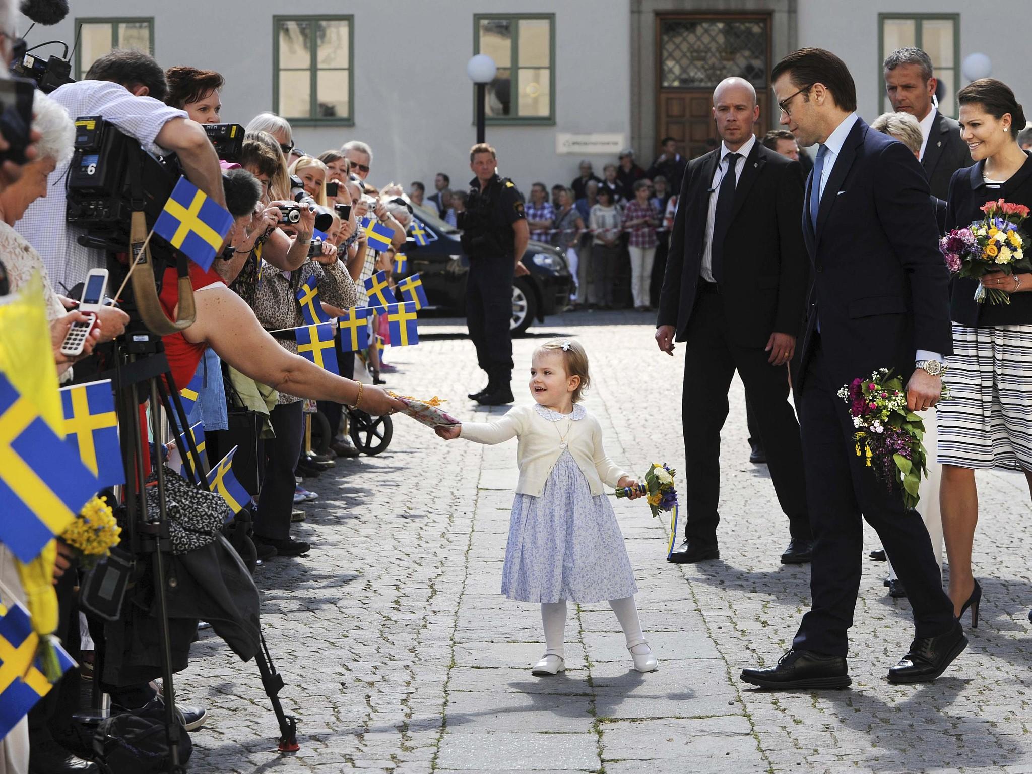 Prinzessin Estelle von Schweden eröffnet einen Märchenpfad