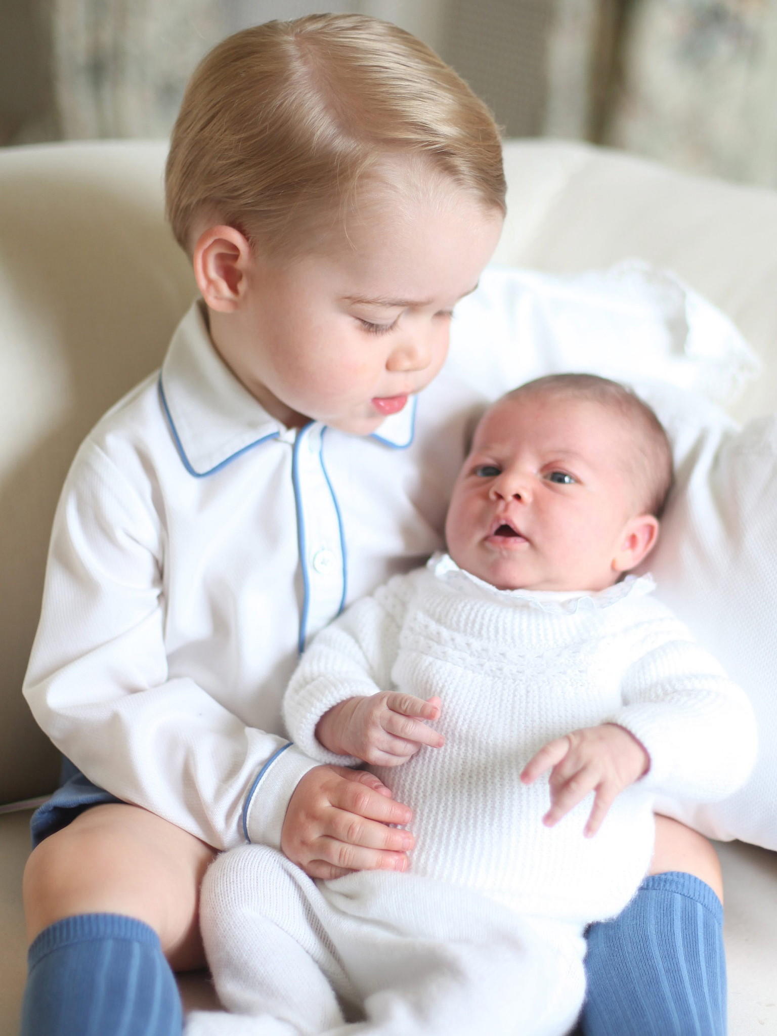 Prinzessin Charlotte erste offizielle Fotos Prinz George William Catherine