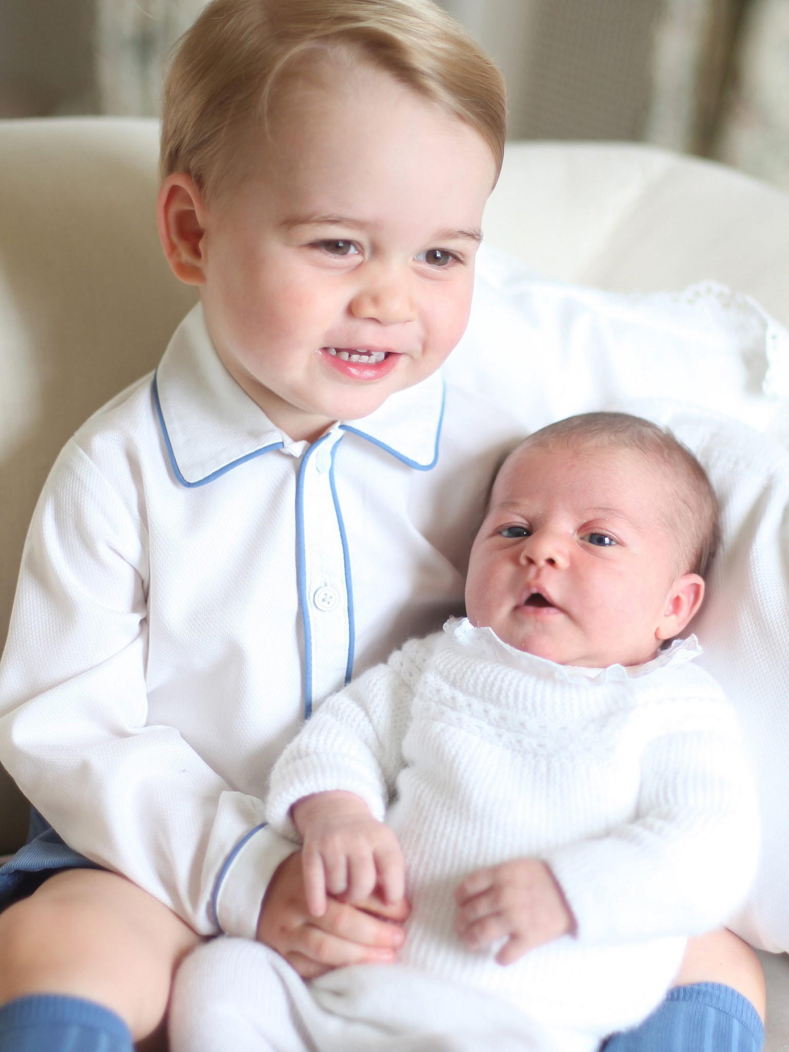 Prinzessin Charlotte erste offizielle Fotos Prinz George William Catherine