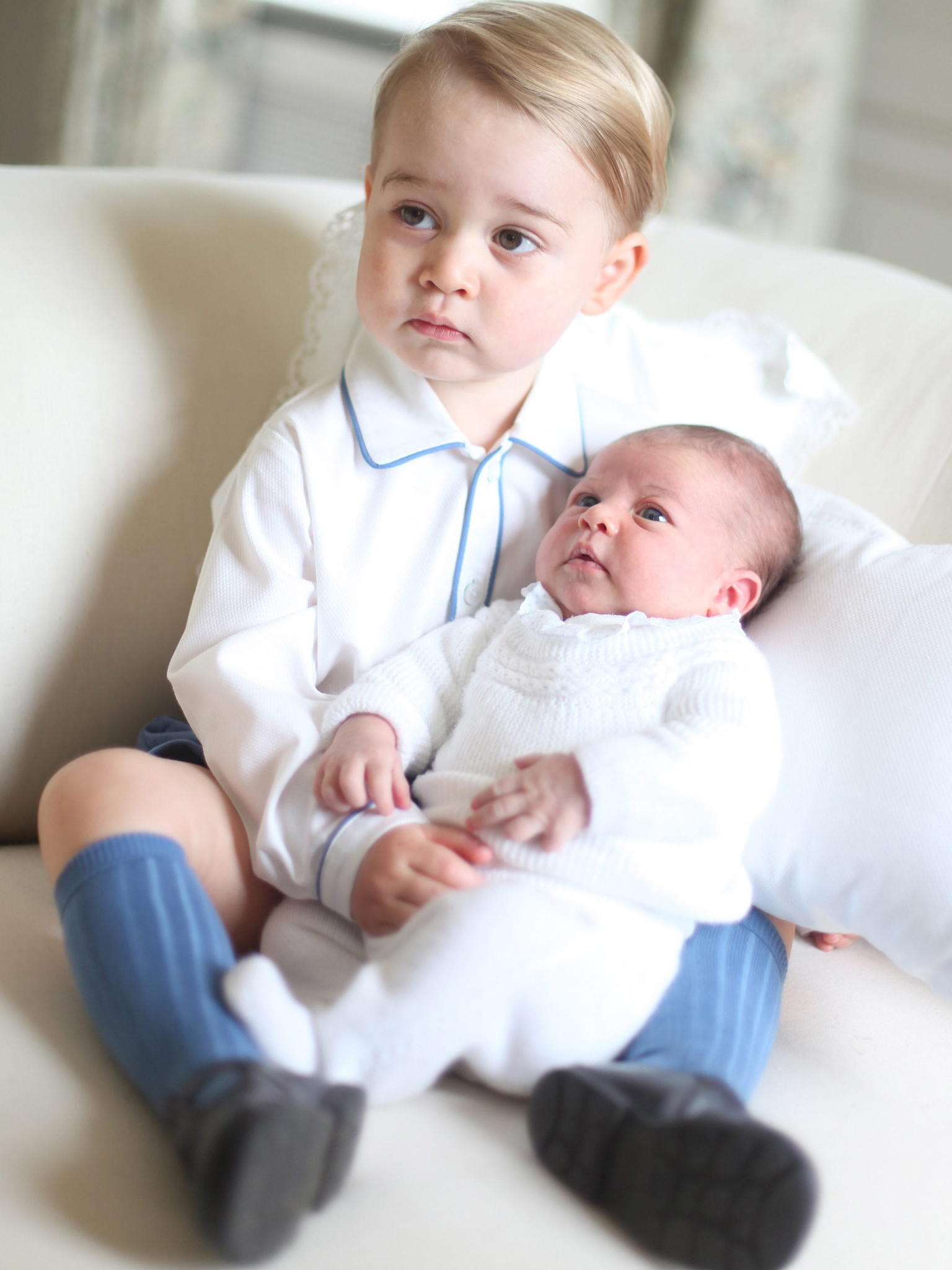 Prinzessin Charlotte erste offizielle Fotos Prinz George William Catherine