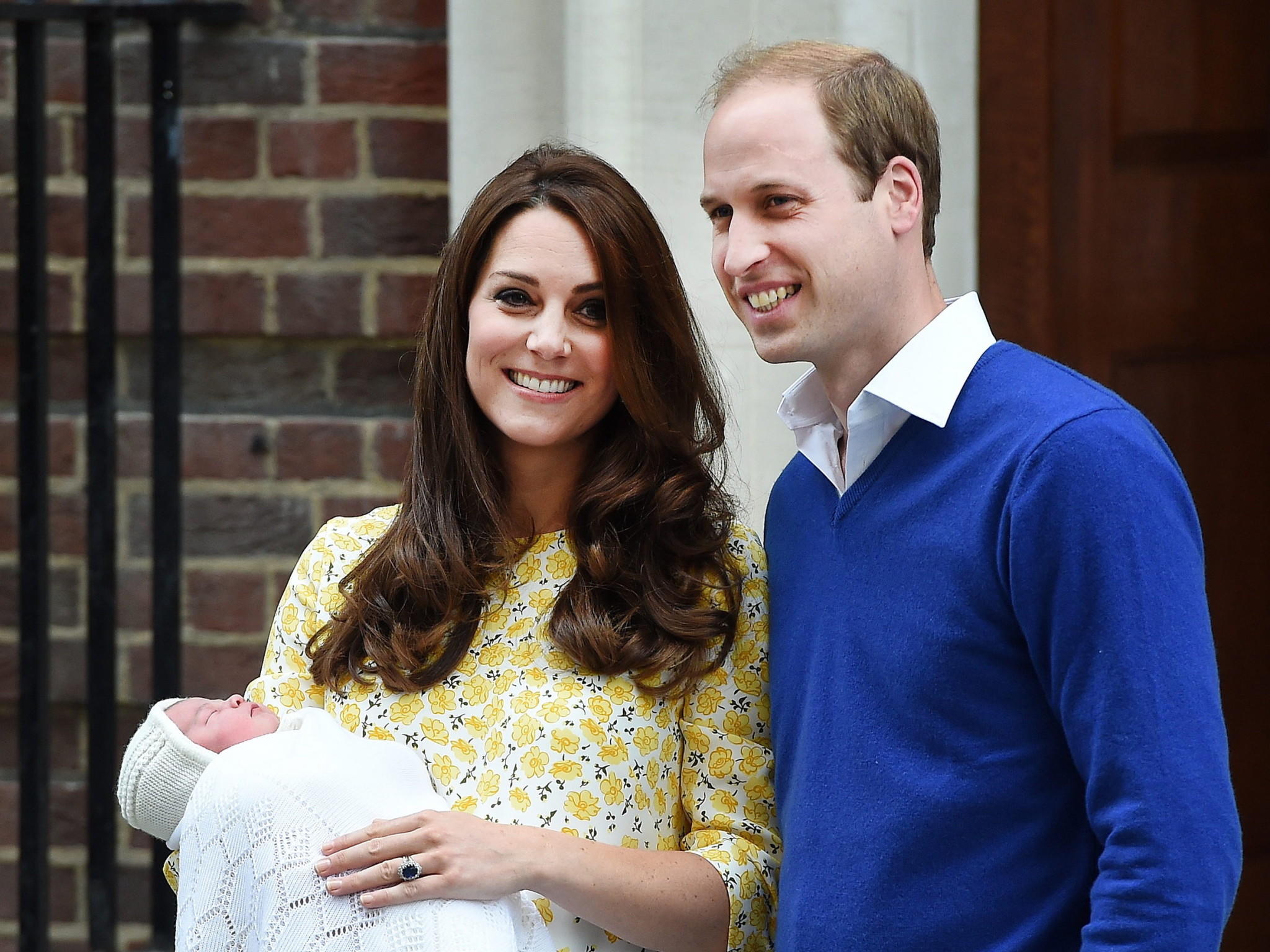 Prinzessin Charlotte erste offizielle Fotos Prinz George William Catherine