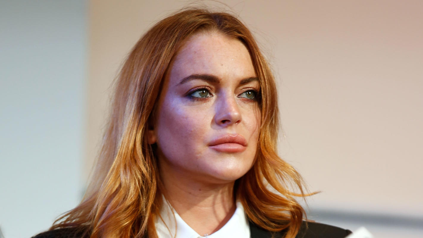 LONDON, ENGLAND - SEPTEMBER 30:  Lindsay Lohan performs during a photocall for "Speed The Plow" at Playhouse Theatre on September 30, 2014 in London, England.  (Photo by Tim P. Whitby/Getty Images)