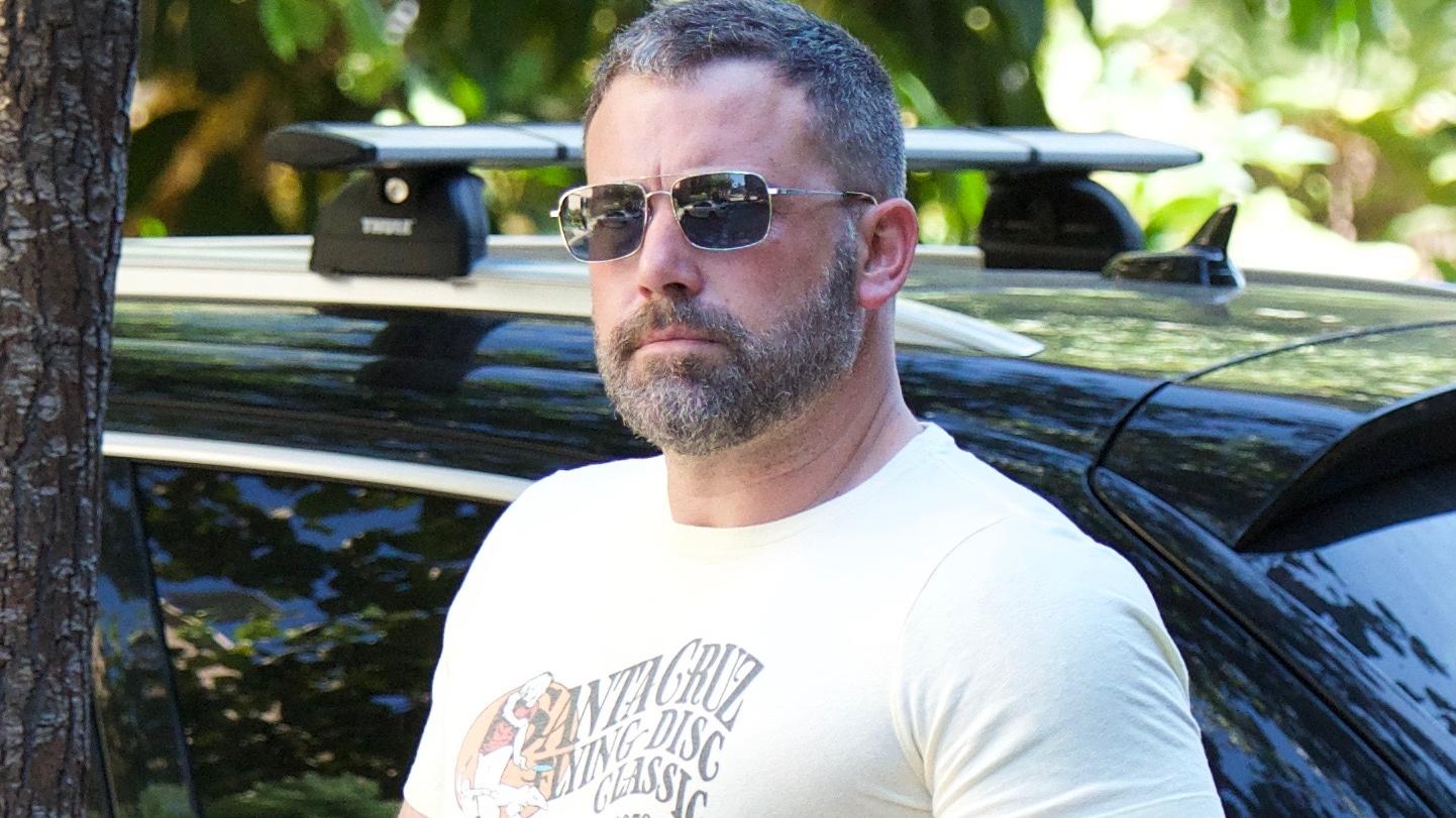 Ben Affleck going for meeting look really buff.Pictured: Ref: SPL5029714 011018 NON-EXCLUSIVEPicture by: Nadine / SplashNews.comSplash News and PicturesLos Angeles: 310-821-2666New York: 212-619-2666London: 0207 644 7656Milan: +39 02 4399 8577Sydney: