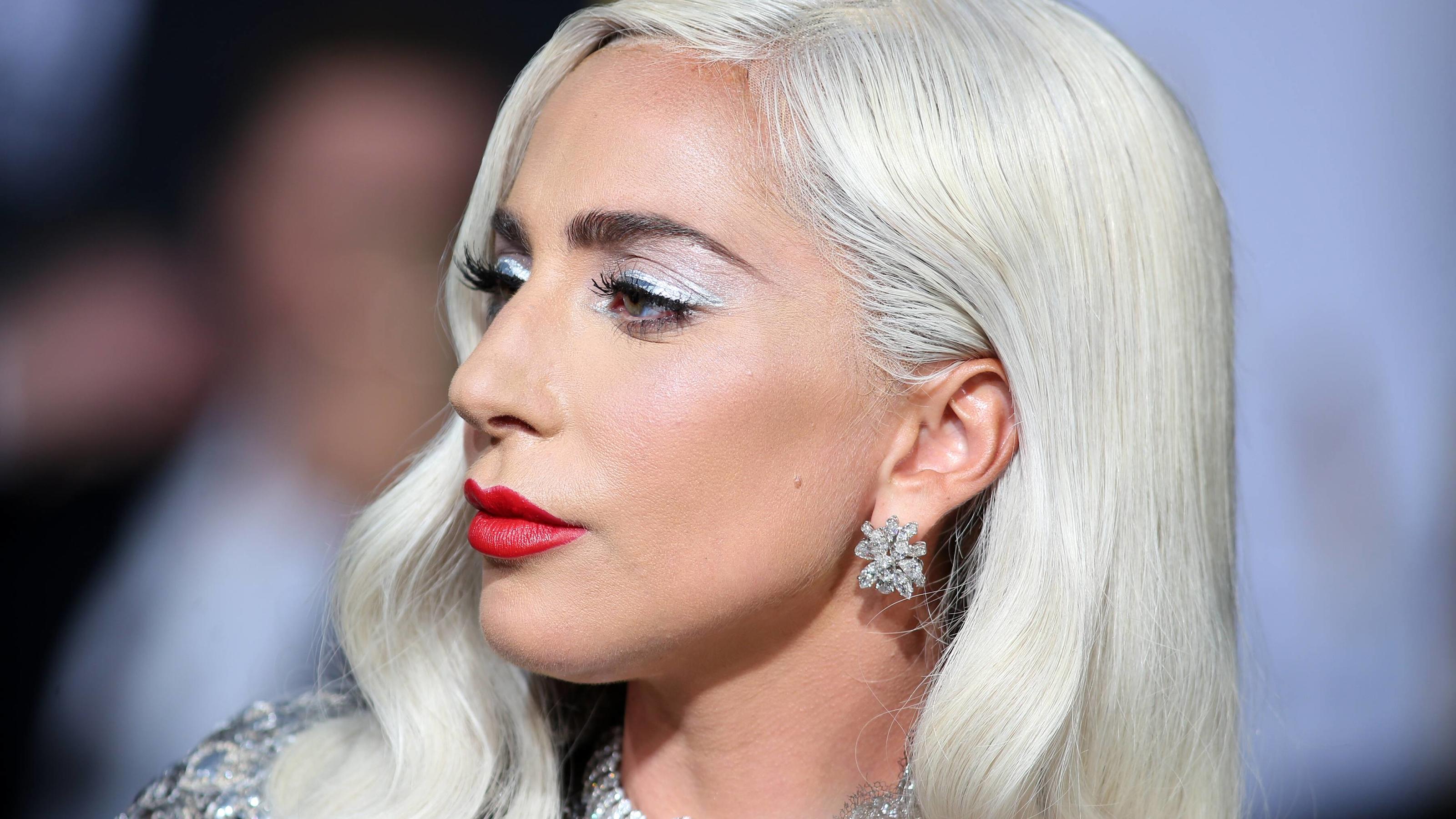 Lady Gaga Stellt Ihre Mama Vor So Hubsch Ist Cynthia Germanotta