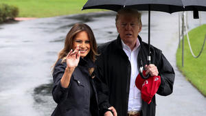 Trump lässt Ehefrau im Regen stehen
