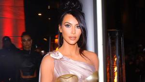 Kim Kardashian West trägt Thierry Mugler
