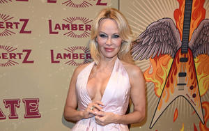 Pamela Anderson: Mit Mama Geld für den guten Zweck sammeln