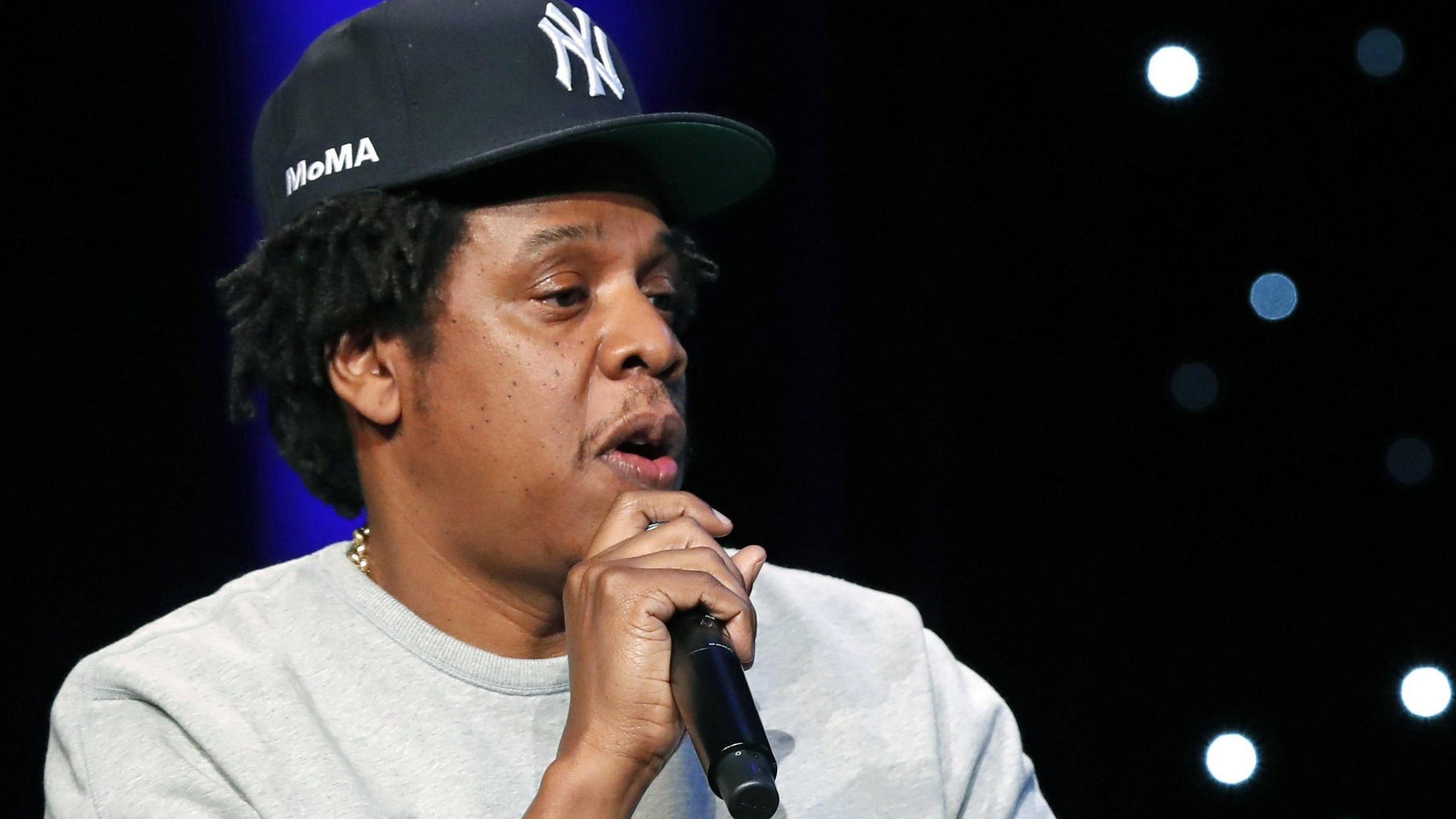 ARCHIV - 23.01.2019, USA, New York: Der Rapper Jay-Z bei der Gründungsveranstaltung der Organisation «Reform». Der Musiker Jay-Z ist dem Magazin «Forbes» zufolge der erste Rapper-Milliardär. Foto: Kathy Willens/AP/dpa +++ dpa-Bildfunk +++