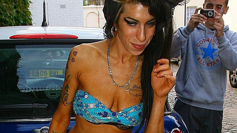 Amy Winehouse hat sich die Brüste vergrößen lassen