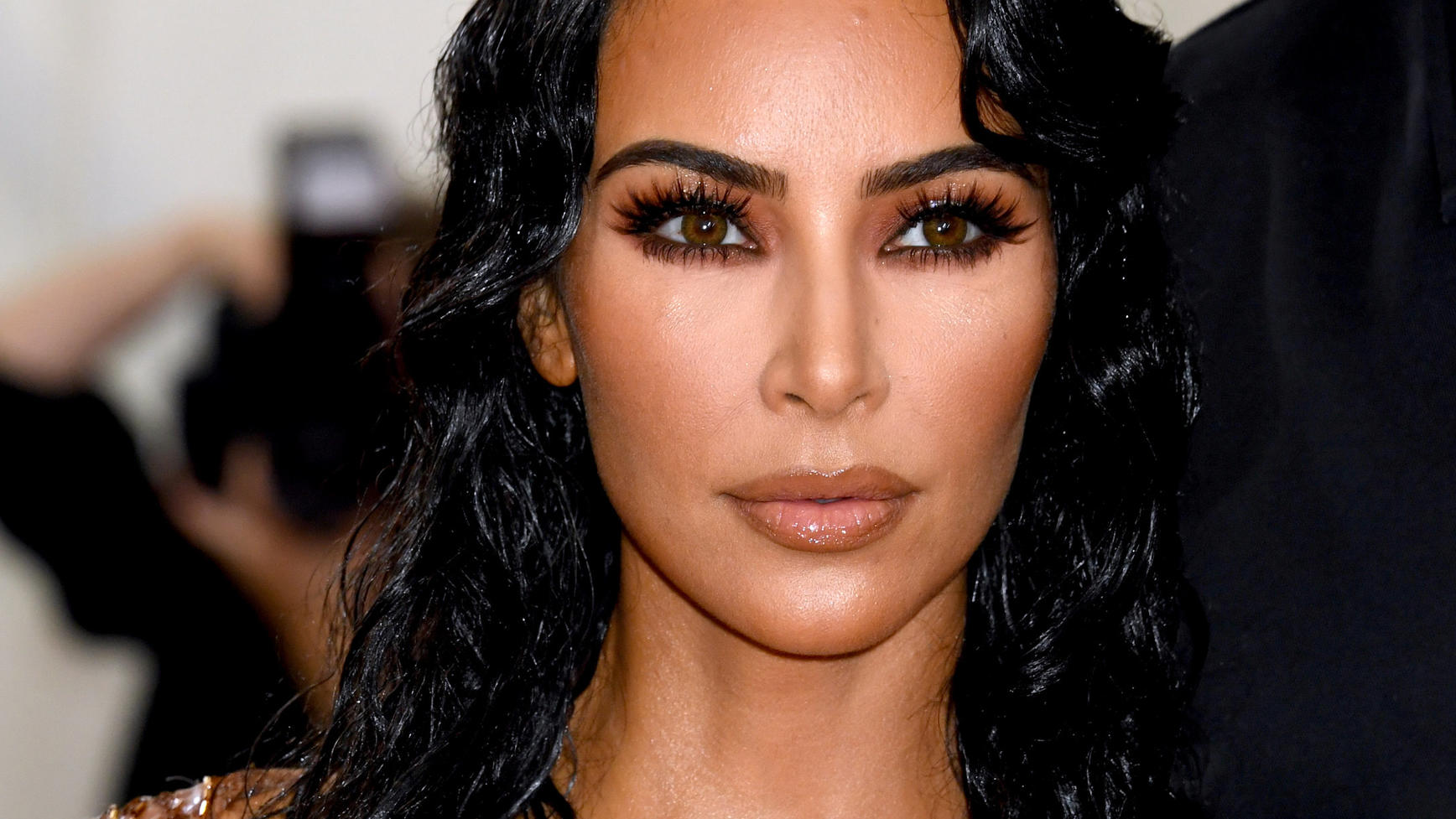 Kim Kardashian Mit Feuerroten Haaren Und Hautengem Latex Look 