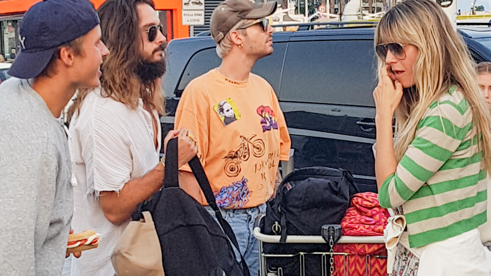 Also doch bald Hochzeit im Bella Italia ? Heidi Klum und Tom Kaulitz kommen in Neapel an. Mit dabei ist Bruder Bill Kaulitz und andere Familienangehörige.