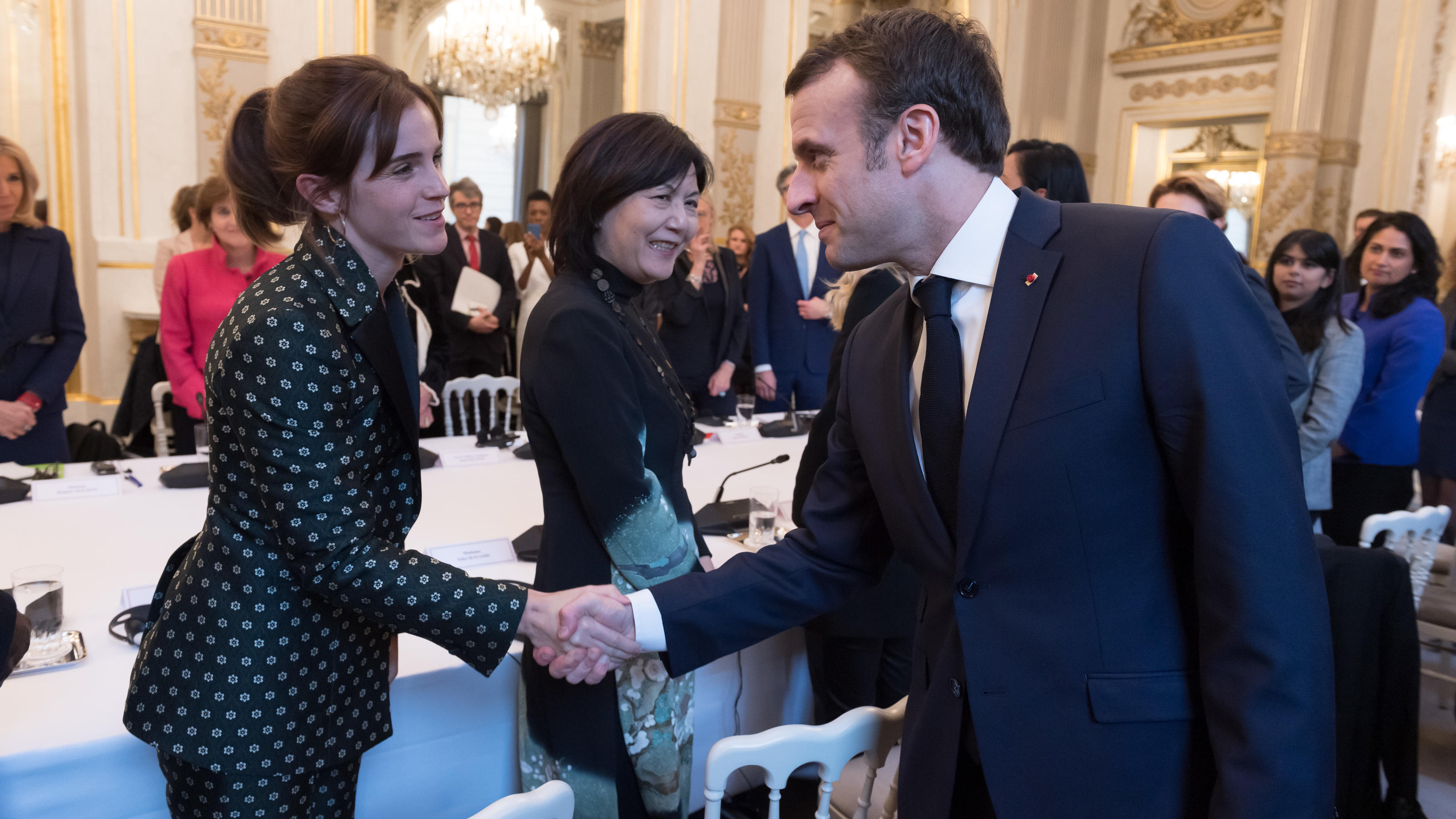 Politisch aktiv: Bei dem "G7 Equality Meeting" traf Emma Watson im Mai auf Emmanuel Macron.