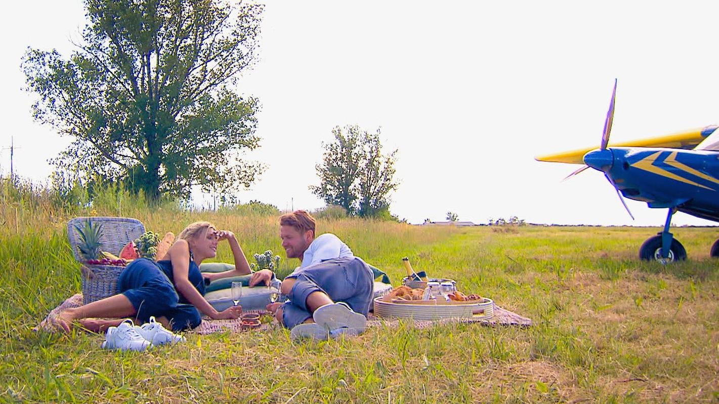 Bei einem romantischen Picknick können Gerda und Florian sich von dem Adrenalin-Kick erholen.