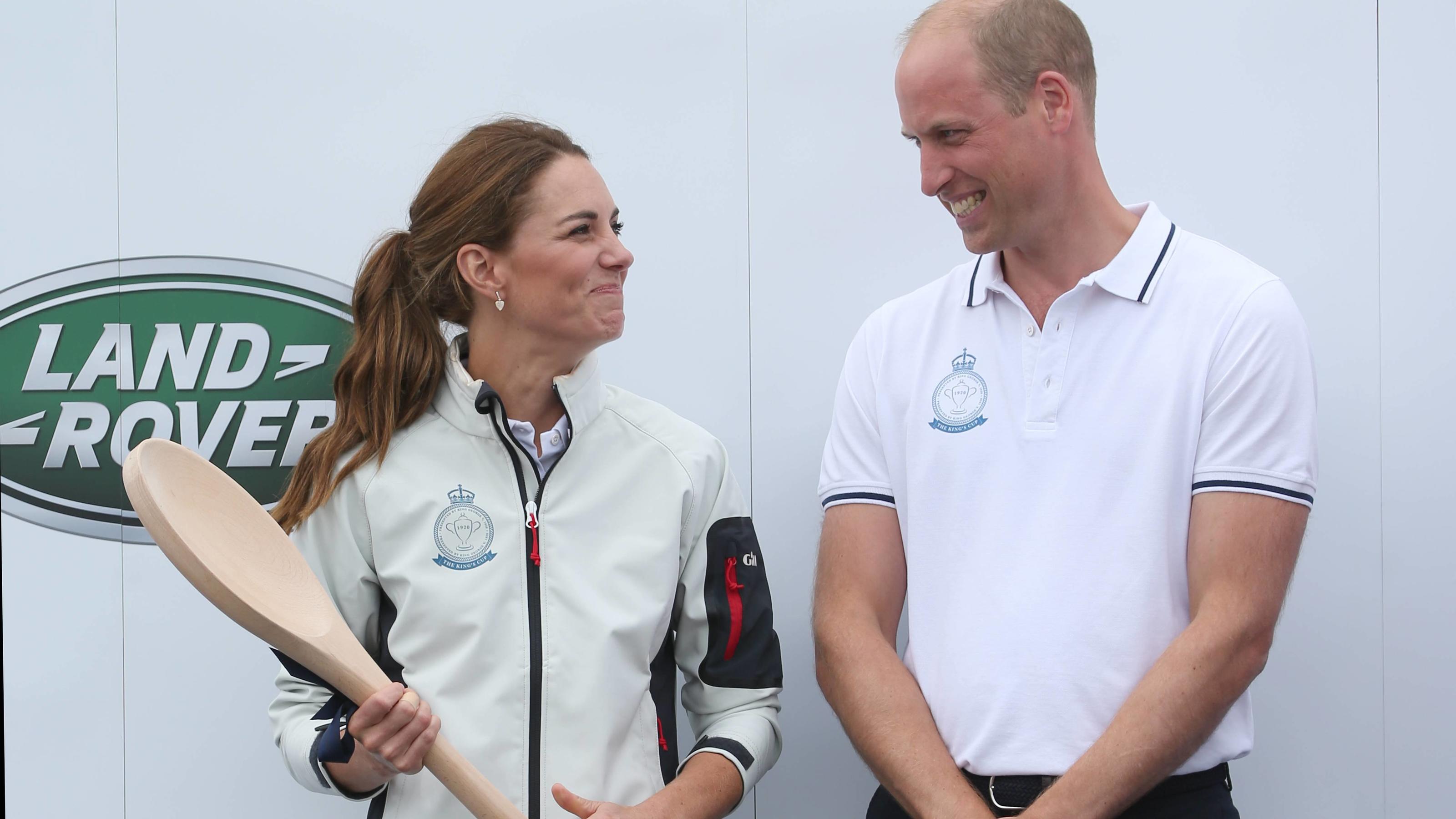 Herzogin Kate und Prinz William segelten beim "king's Cup" gegeneinander.