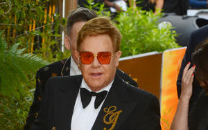 Elton John über den Privatjet-Skandal: Lasst Harry und Megha