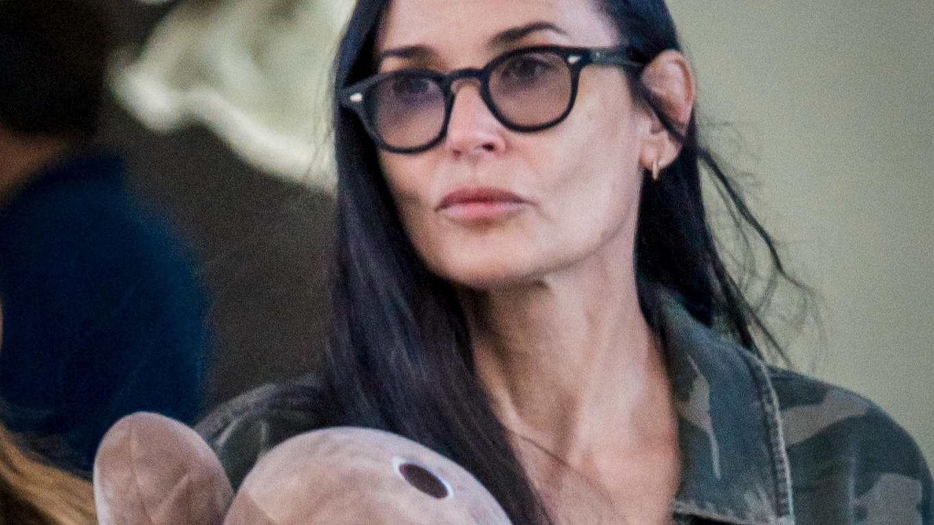 Demi Moore spotted arriving at Heathrow Airport from Los AngelesPictured: Demi MooreRef: SPL5110345 220819 NON-EXCLUSIVEPicture by: SplashNews.comSplash News and PicturesLos Angeles: 310-821-2666New York: 212-619-2666London: 0207 644 7656Milan: +39 0