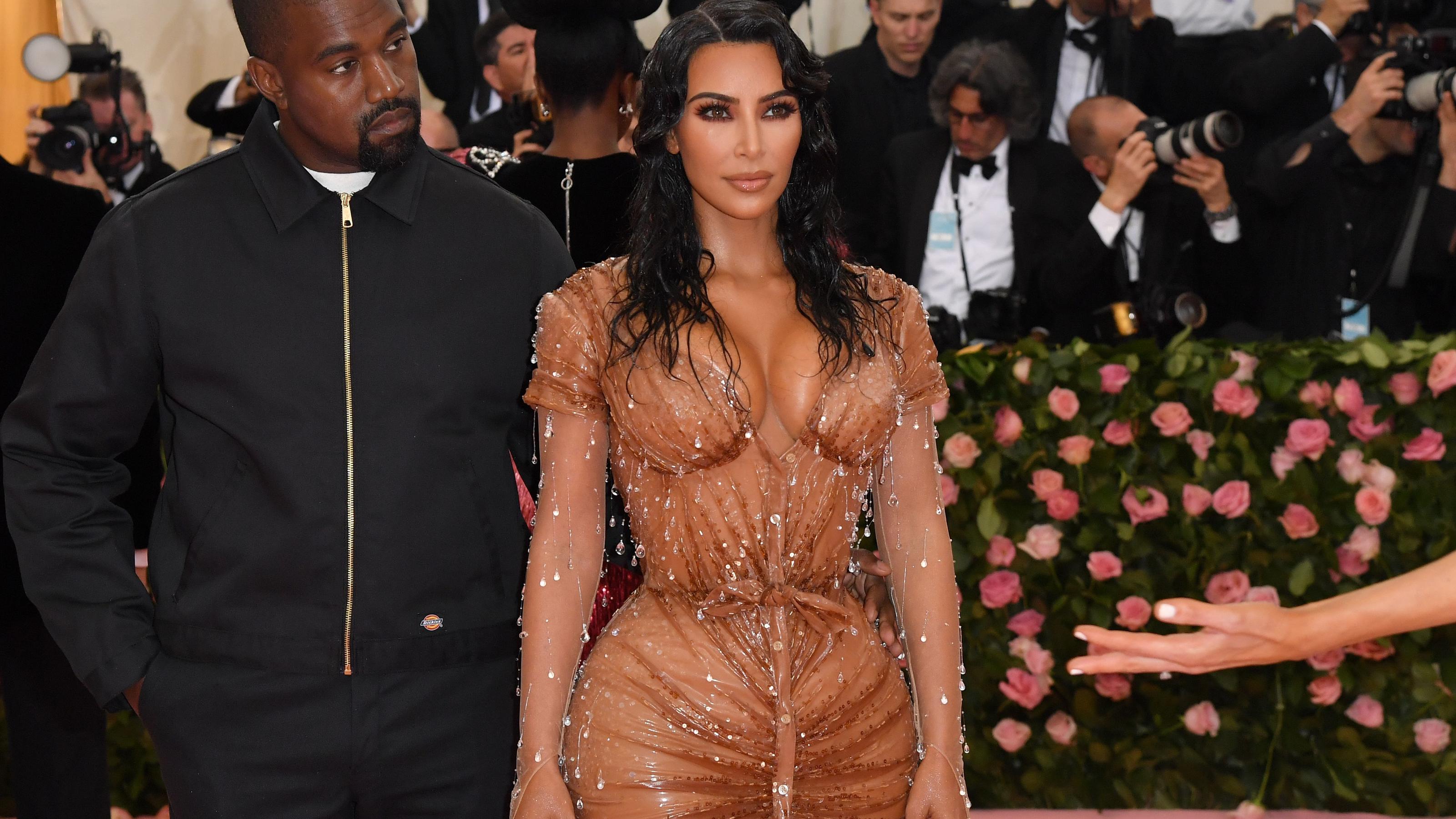 Kanye West Beschwert Sich Uber Kim Kardashians Outfits Zu Sexy