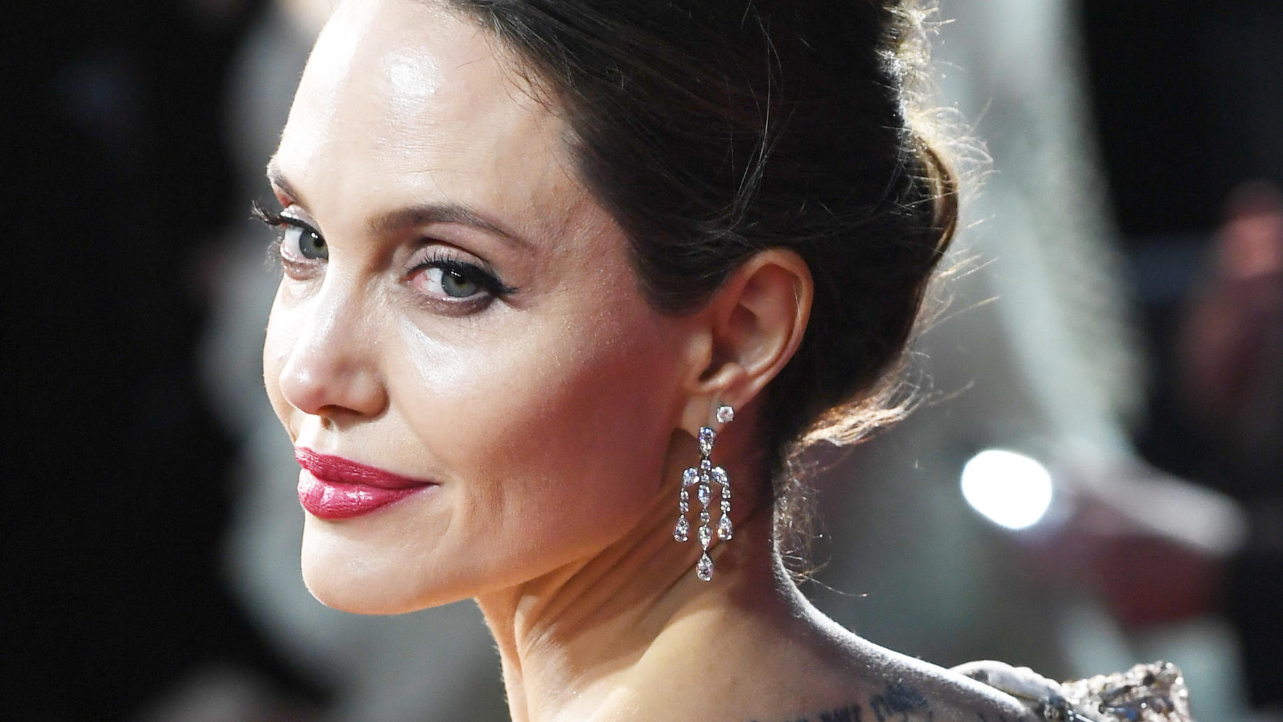 Angelina Jolie Posiert Nackt Für Amerikanisches Modemagazin Harper S Bazaar