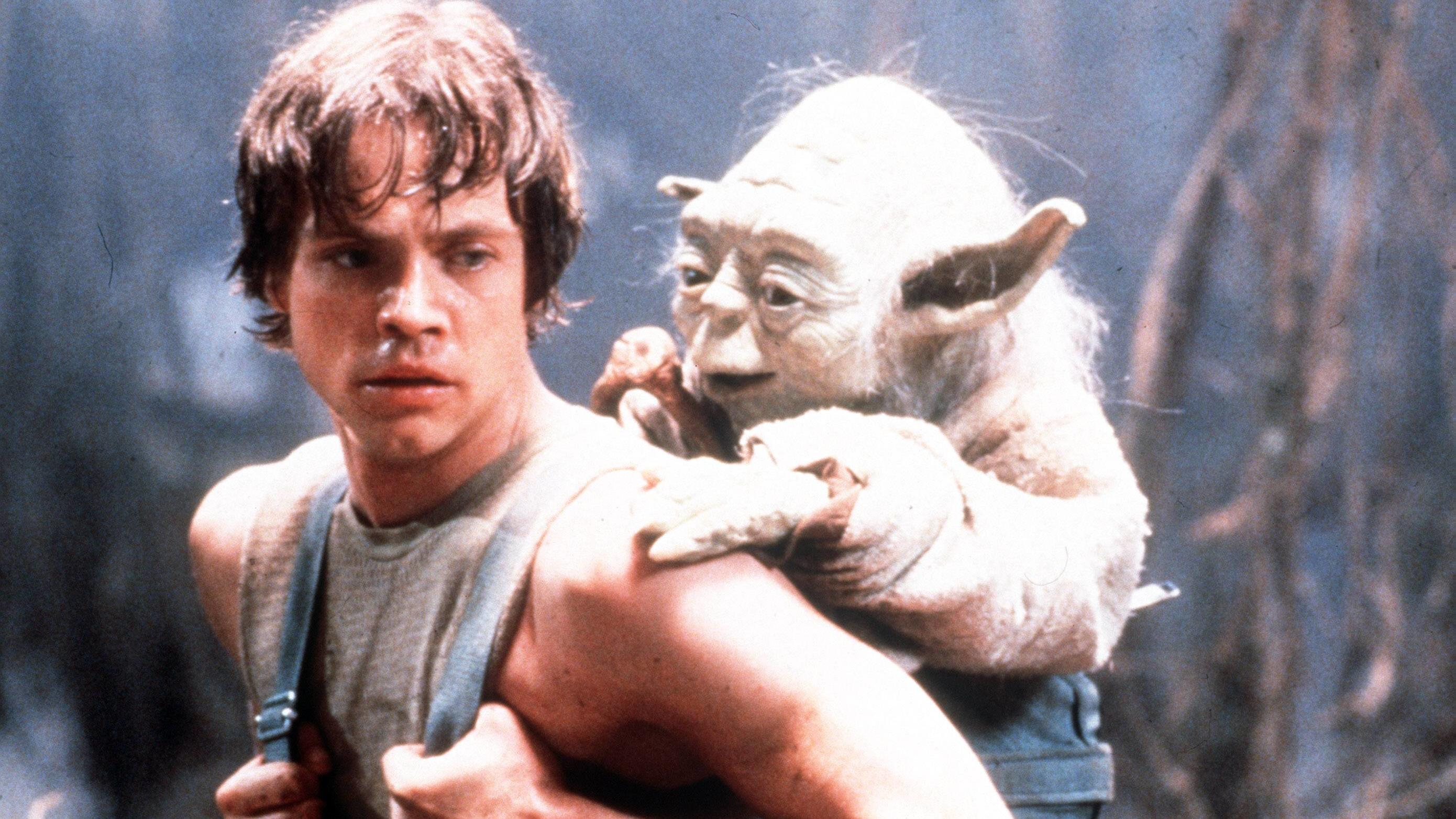 "Viel zu lernen du noch hast!" Yoda auf dem Rücken von Luke Skywalker